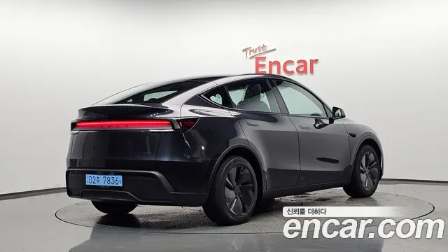 Tesla Model Y — Фото автомобиля 2