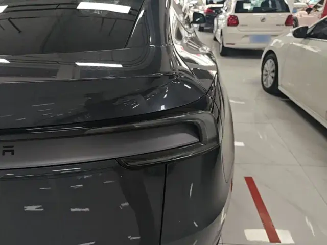 Tesla Model Y — Фото автомобиля 23