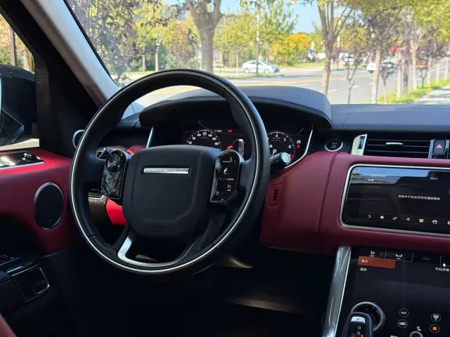 Land Rover Range Rover Sport — Фото автомобиля 9