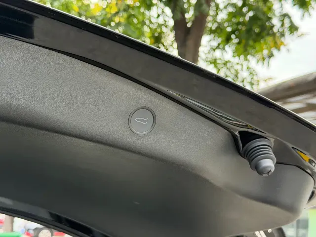 Tesla Model 3 — Фото автомобиля 8