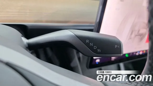 Tesla Model Y — Фото автомобиля 9