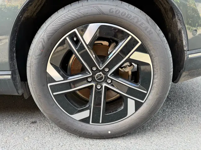 Volvo XC70 Plug-in Hybrid — Фото автомобиля 13