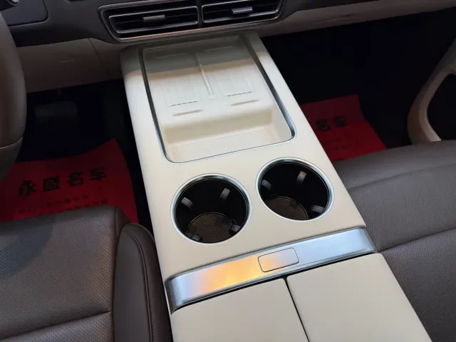 Li Auto MEGA — Фото автомобиля 15
