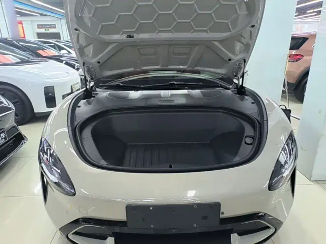 Xiaomi SU7 — Фото автомобиля 19