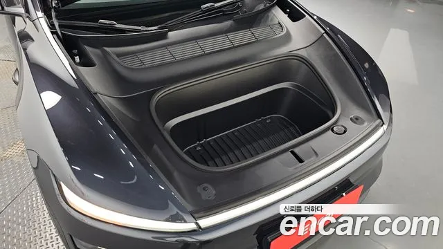 Tesla Model Y — Фото автомобиля 6