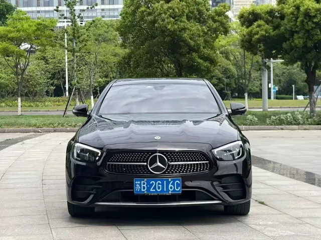 Mercedes-Benz E-Class — Фото автомобиля 2