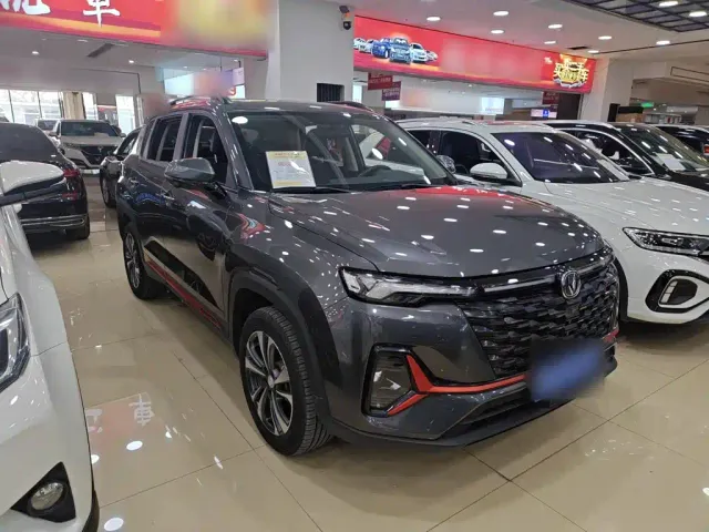 Changan CS35 Plus — Фото автомобиля 3