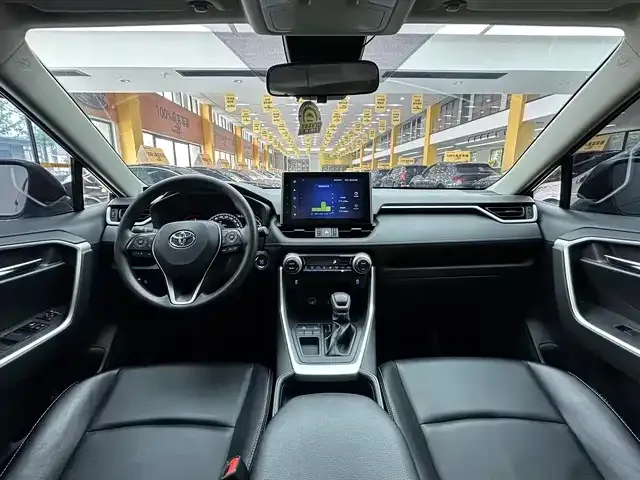 Toyota RAV4 — Фото автомобиля 9