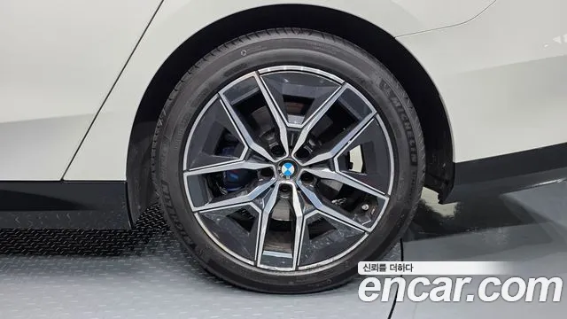 BMW 5 Series G60 — Фото автомобиля 6