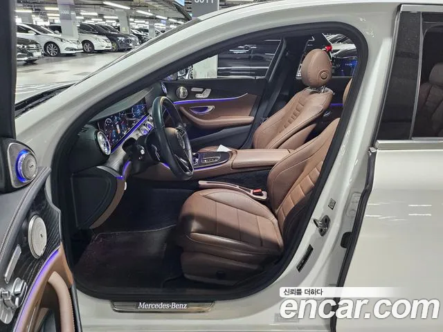 Mercedes-Benz E-Class — Фото автомобиля 12