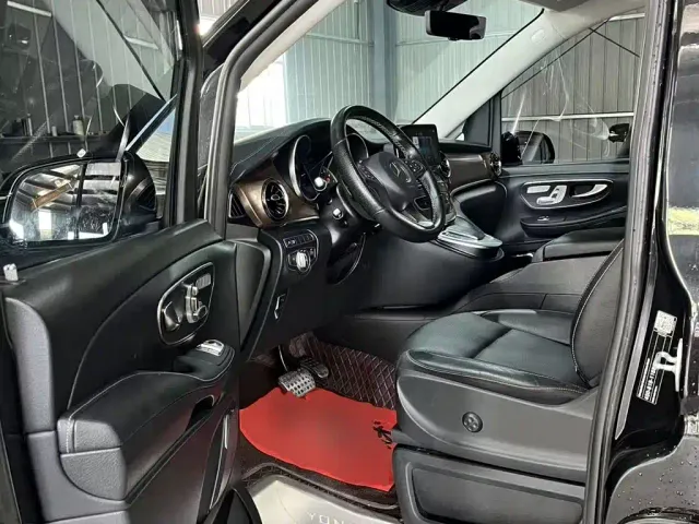 Mercedes-Benz V-Class — Фото автомобиля 14