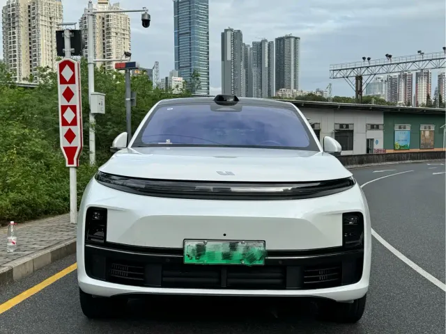 Li Auto L7 — Фото автомобиля 2