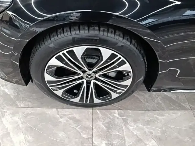 Mercedes-Benz E-Class — Фото автомобиля 22