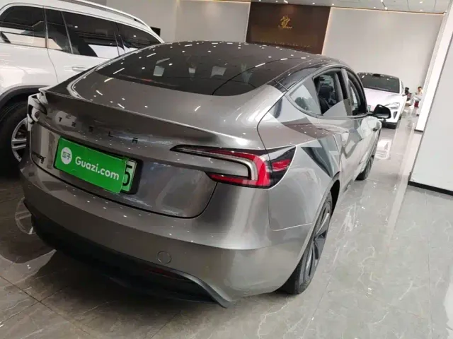 Tesla Model 3 — Фото автомобиля 6