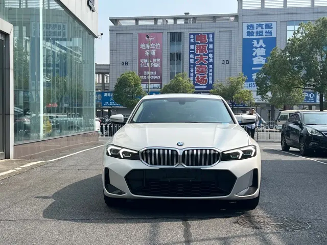 BMW 3 Series — Фото автомобиля 2