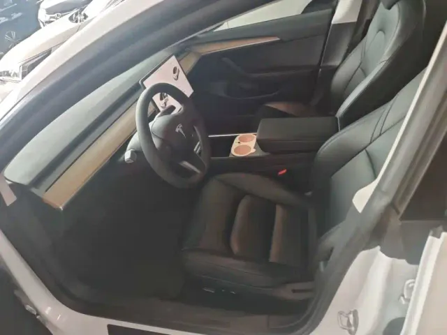 Tesla Model 3 — Фото автомобиля 14