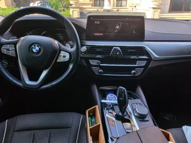 BMW 5 Series — Фото автомобиля 12