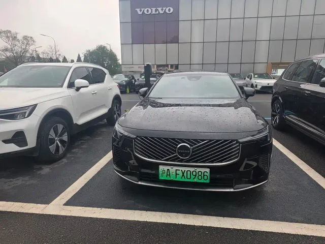 Volvo S90 — Фото автомобиля 2