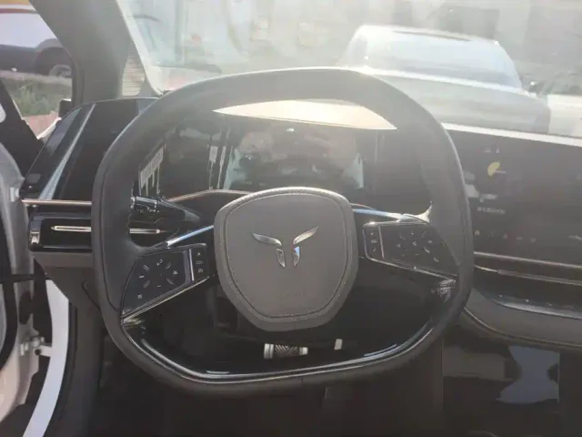 Hongqi EH7 — Фото автомобиля 15