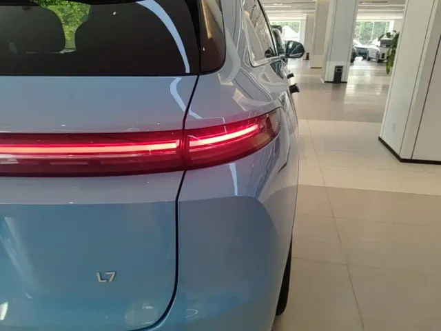 Li Auto L7 — Фото автомобиля 23