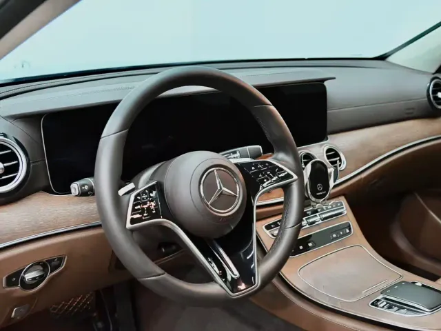 Mercedes-Benz E-Class — Фото автомобиля 22