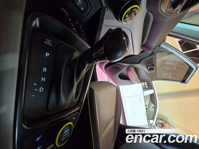 Hyundai Venue — Фото автомобиля 9