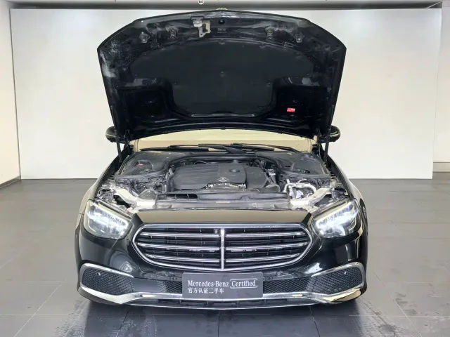 Mercedes-Benz E-Class — Фото автомобиля 3