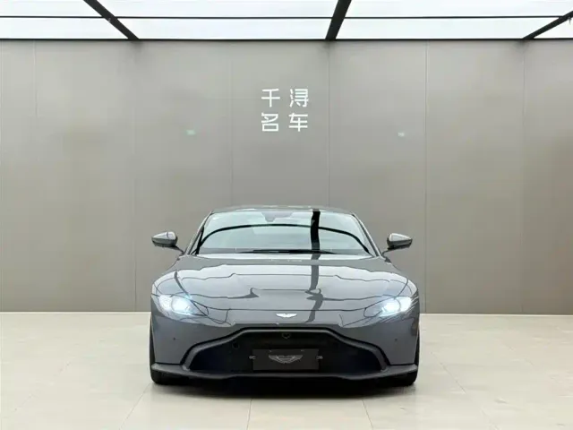 Aston Martin V8 Vantage — Фото автомобиля 2
