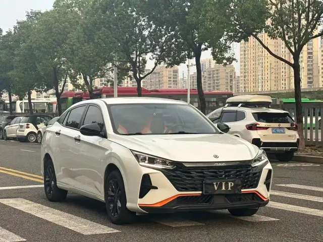 Dongfeng Yixuan — Фото автомобиля 3