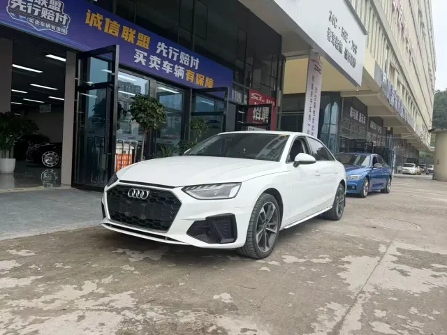Фотография автомобиля — Audi A4L