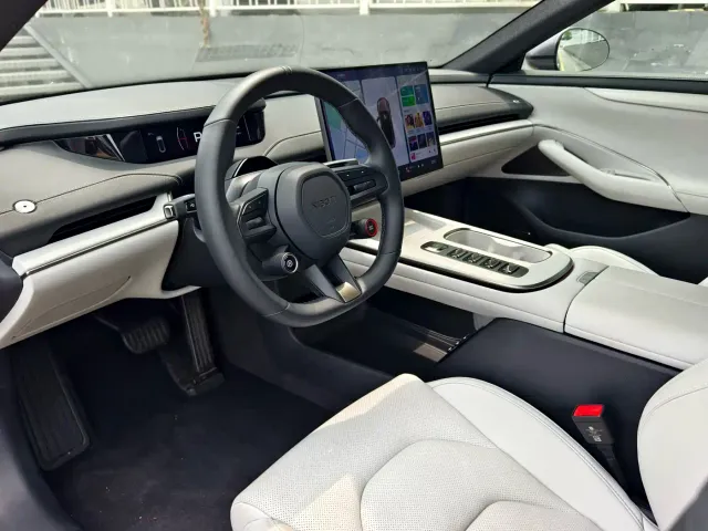 Xiaomi SU7 — Фото автомобиля 7