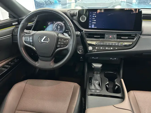 Lexus ES — Фото автомобиля 14