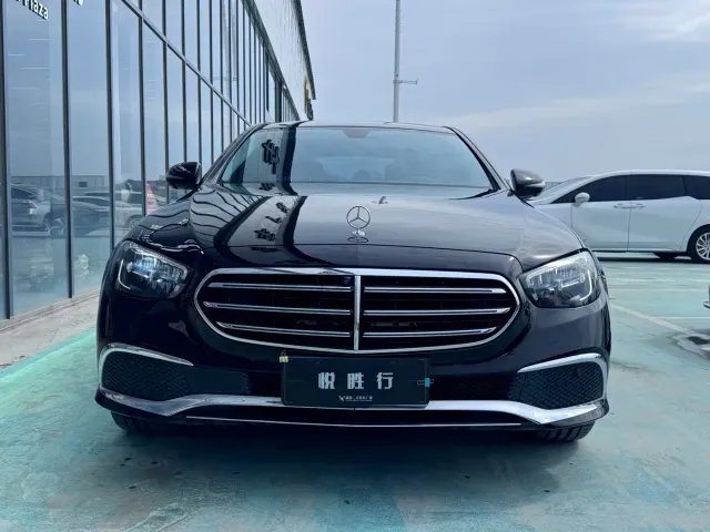 Mercedes-Benz E-Class — Фото автомобиля 2