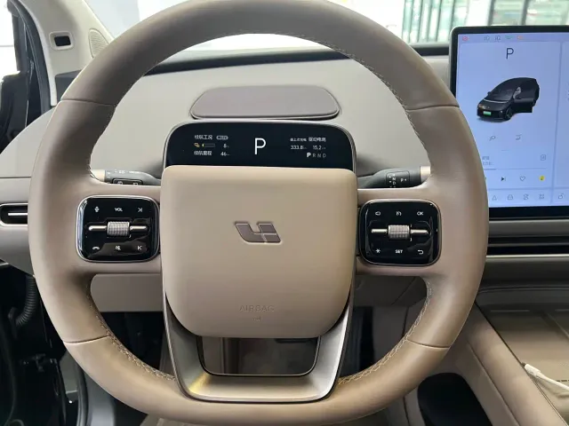 Li Auto i8 — Фото автомобиля 13
