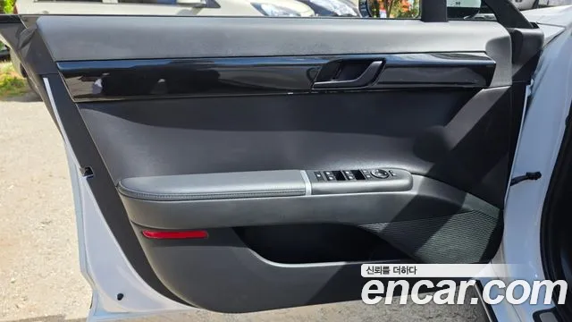 Hyundai Grandeur Grandeur (GN7) 2.5 Бензин 2WD — Фото автомобиля 22