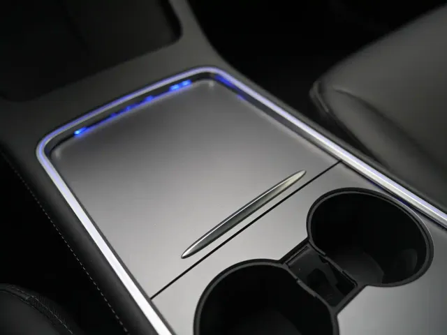 Tesla Model 3 — Фото автомобиля 14