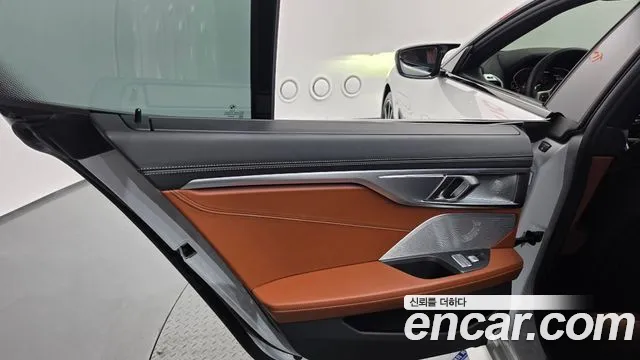 BMW 8 Series G15 — Фото автомобиля 14