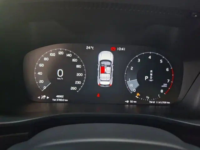 Volvo XC40 — Фото автомобиля 11