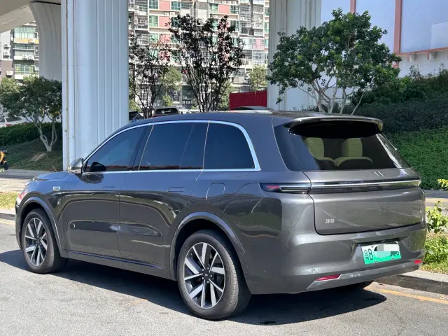 Li Auto L8 — Фото автомобиля 5