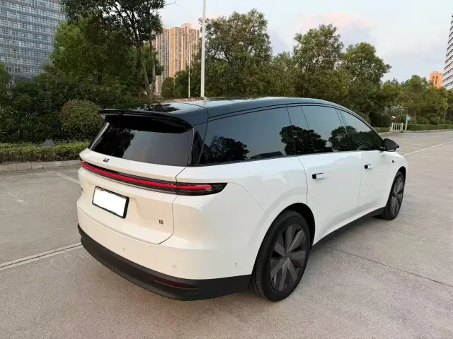 Li Auto i8 — Фото автомобиля 9