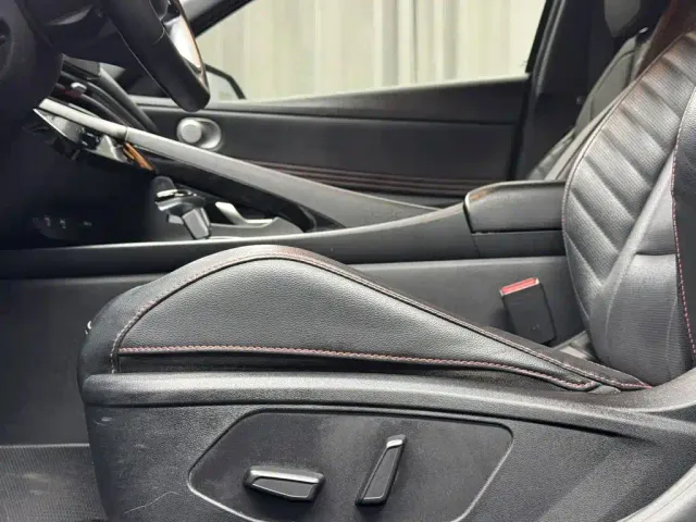 Hyundai Elantra 2022 1.5L CVT 20th Anniversary Edition — Фото автомобиля 4