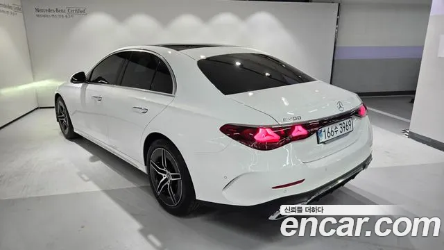 Mercedes-Benz E-Class — Фото автомобиля 3