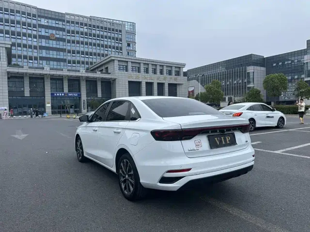 Geely Emgrand — Фото автомобиля 7