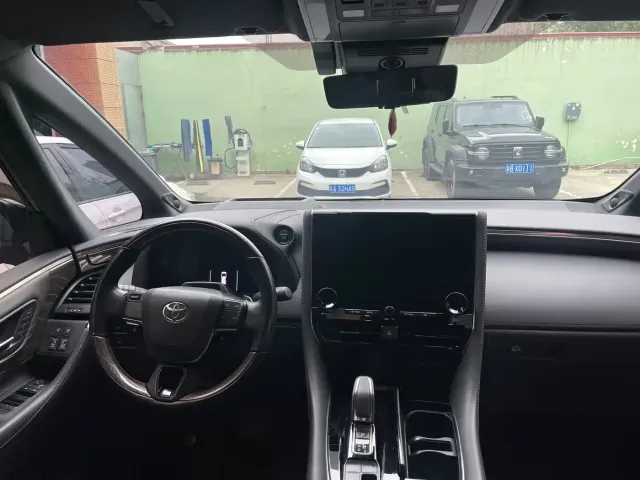 Toyota Alphard — Фото автомобиля 12