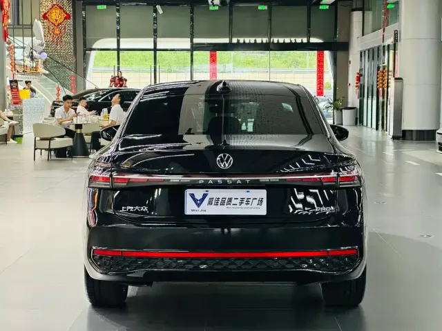 Volkswagen Passat 2025 Model Pro 380TSI Starlight Dragon Edition — Фото автомобиля 8