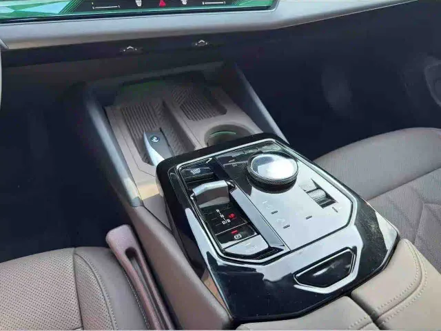 BMW i5 — Фото автомобиля 7