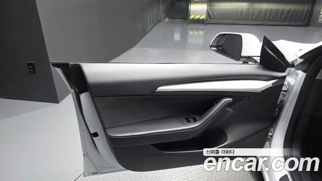 Tesla Model 3 — Фото автомобиля 13