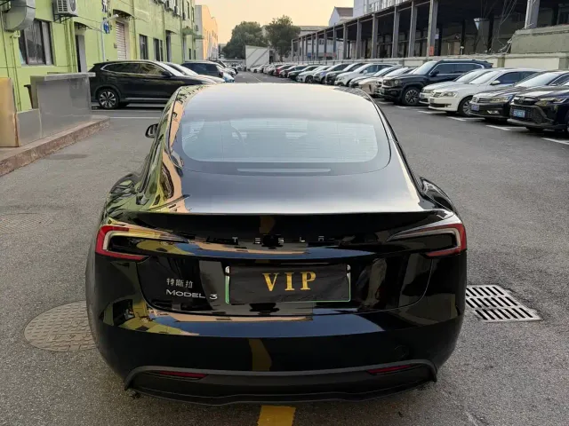 Tesla Model 3 — Фото автомобиля 4