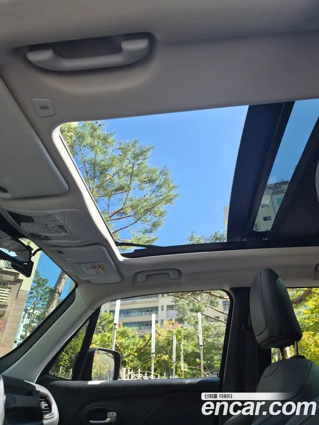 Jeep Renegade — Фото автомобиля 2