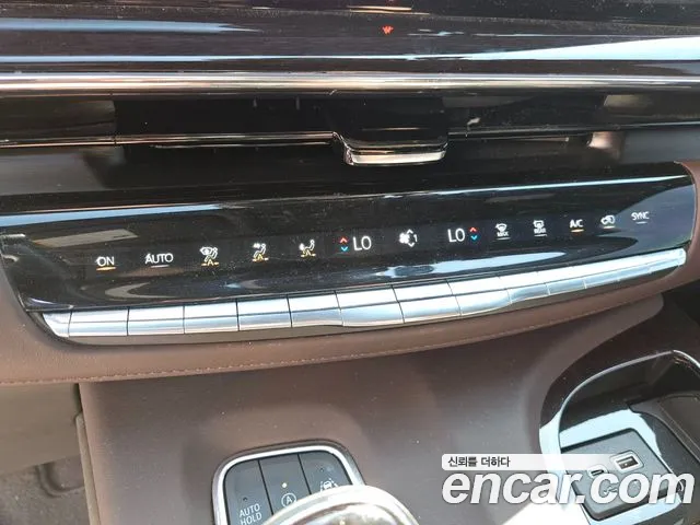 Cadillac Escalade Generation 5 — Фото автомобиля 15